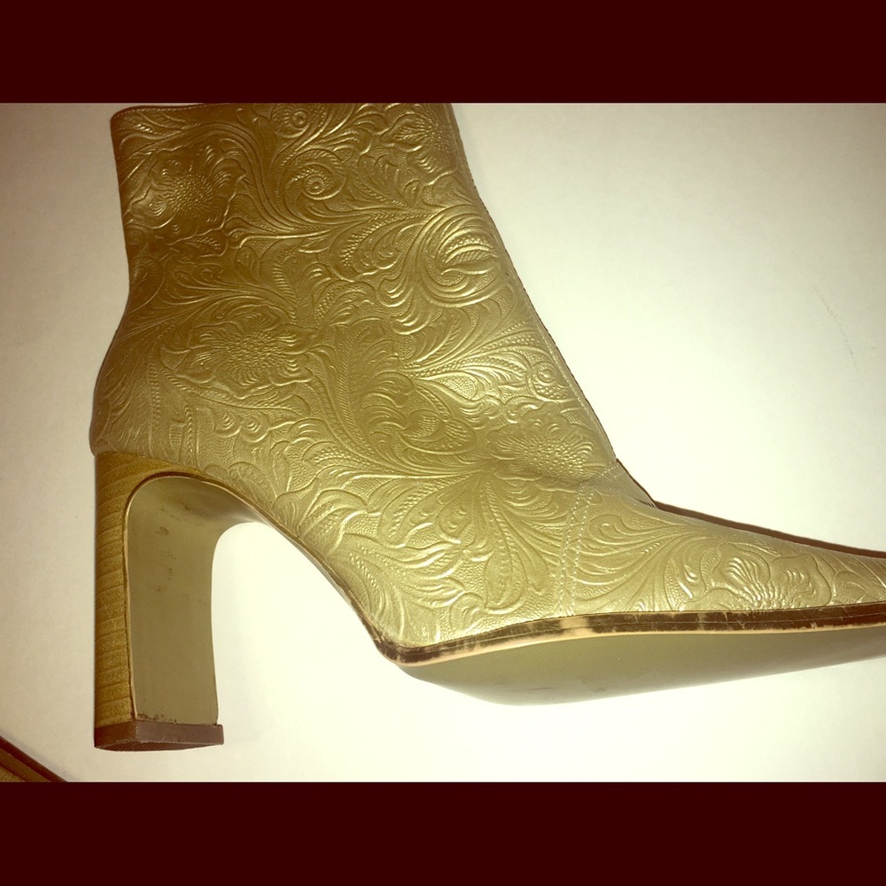 Newport News Free Style 90’s Vintage Gold Booties.